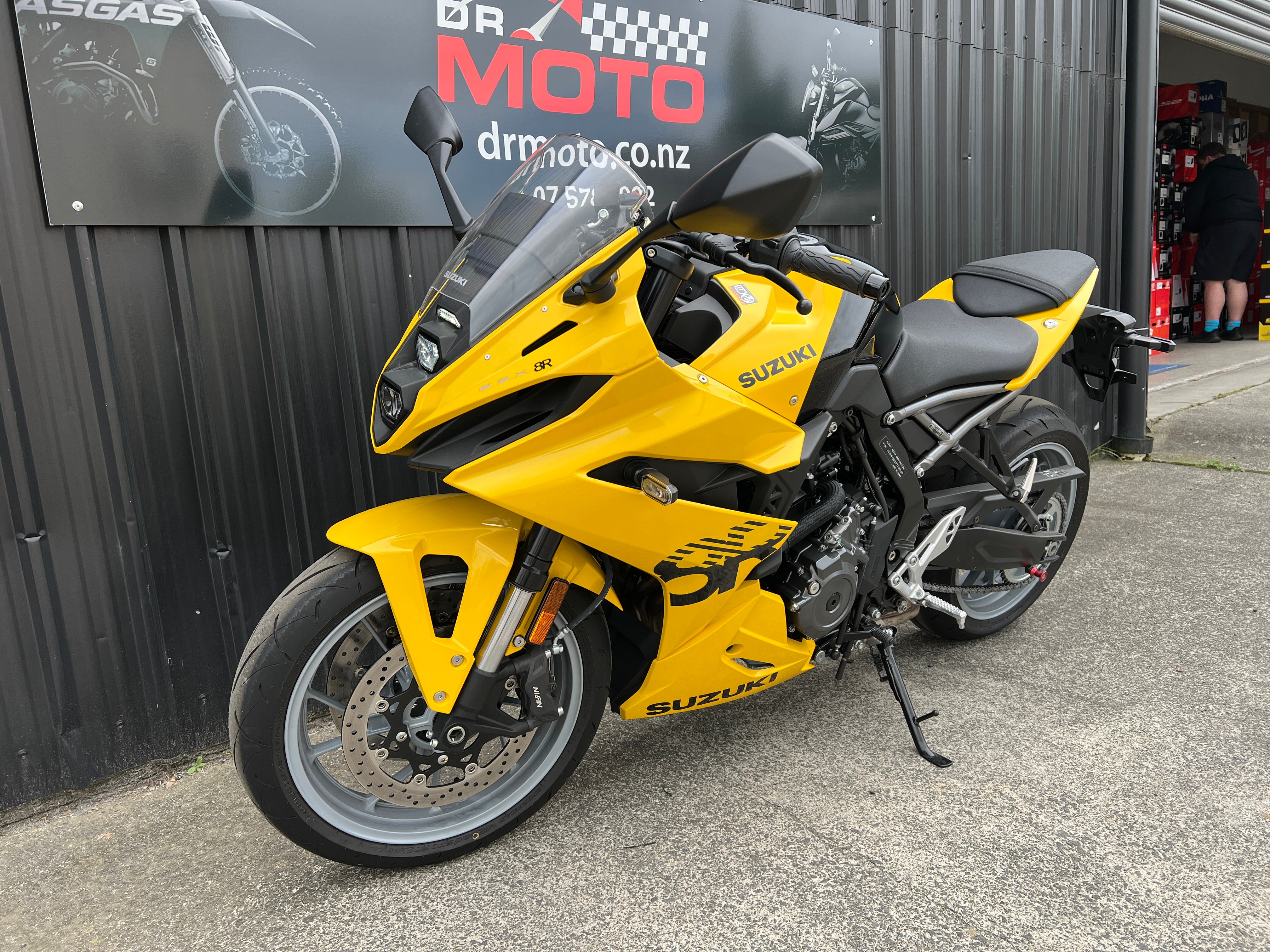 SUZUKI GSX8R 2025 - Ex Demo runout! SAVE $2101!
