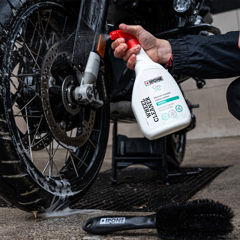 IPONE Cleaning Kit showing 1L Wheel Cleaner and Wheel Rim Brush