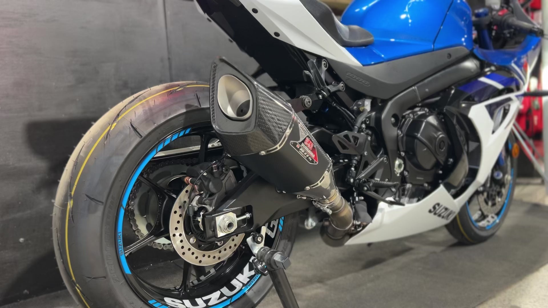 Load video: SUZUKI GSXR1000 2025 - 6.75% interest rate + Save $2000!